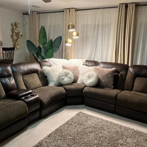 Major Vacation Jacuzzi 3 bed 2 bath slingshot!, מלון בלאס וגאס