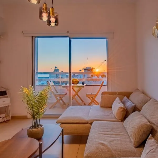 TelMar City - Harbour Sea View from the Veranda، فندق في لارنكا
