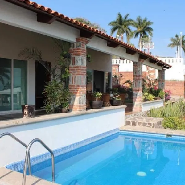 Private Heated Pool - Lake View House - Golf Club、チャパラのホテル