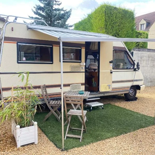 Camping-car vintage insolite، فندق في Venette
