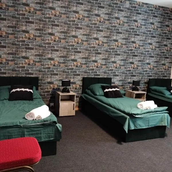 Villa Varzob lll, hotel ve Varšavě