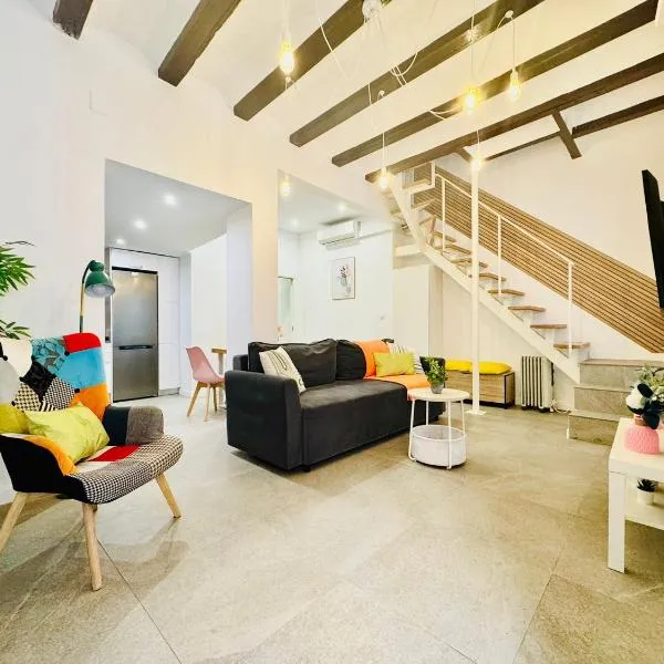 Design & Stylish House in the CENTER of Valencia, hotel a València