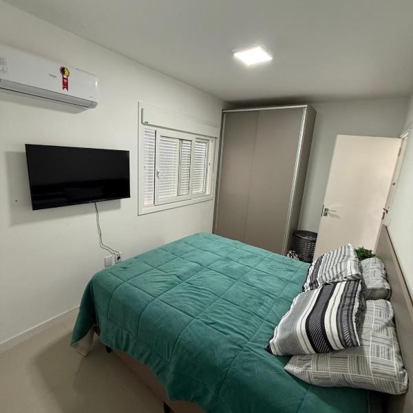 Apartamento 2 dormitórios, com piscina e perto da praia - Foto 2