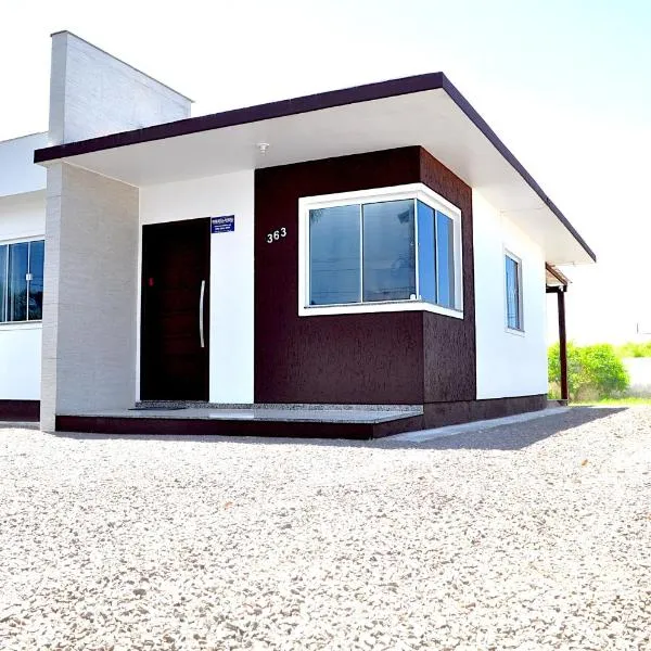 Casa Premium em Balneário Gaivota, готель у місті Sombrio