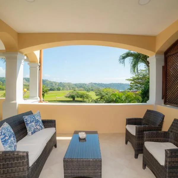 Colina 7C 3 bdr Garden View in Los Suenos، فندق في هيرادورا