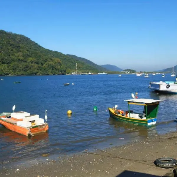 Casa da Villa - Suítes para Temporada em Bertioga - Próximo à Praia، فندق في بيرتيوغا