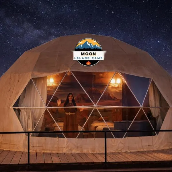 Moon lsland camp, hotell i Disah