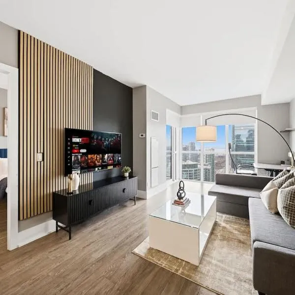 Modern City Condo with Parking Walk to CN Tower, хотел в Торонто