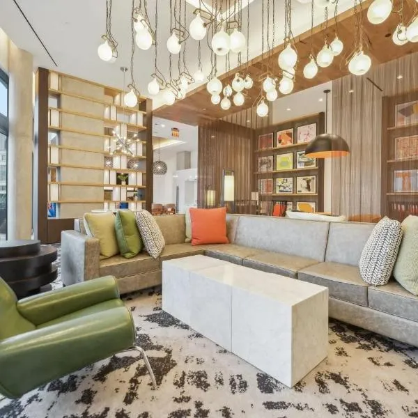 Penthouse Retreat with Rooftop Pool Explore Silver Spring & Washington DC, מלון בסילבר ספרינג