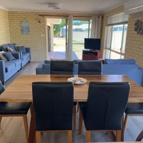 Our Beach House- Busselton, hotel i Busselton