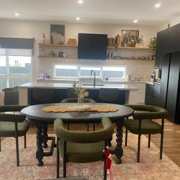 Modern and Cosy, hotel in Yarram