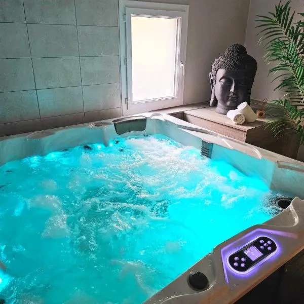 Le Cheval Blanc، فندق في آرل