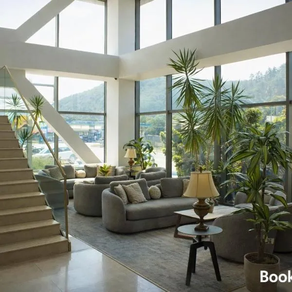 Hotel HP Tower One Brasov，布拉索夫的飯店