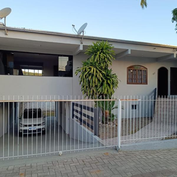 Casa para até 10 pessoas em Bombas, Bombinhas - SC