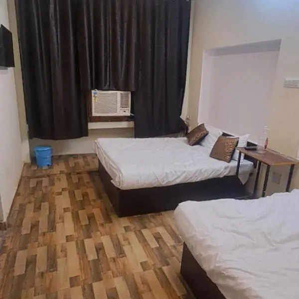 Paws and Petals Retreat, hotel i Varanasi