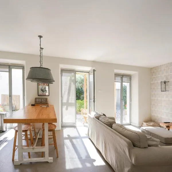 Charming design house in Montijo with garden - 43, hotel en Montijo