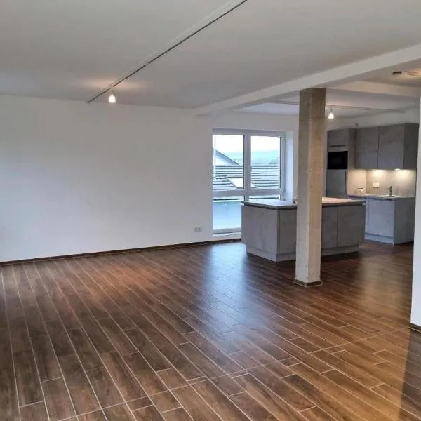 Modernes 2-Zimmer Luxus Apartment mit Balkon- Stilvolle und Gemütliche Ferienwohnung, hotel en Trierweiler