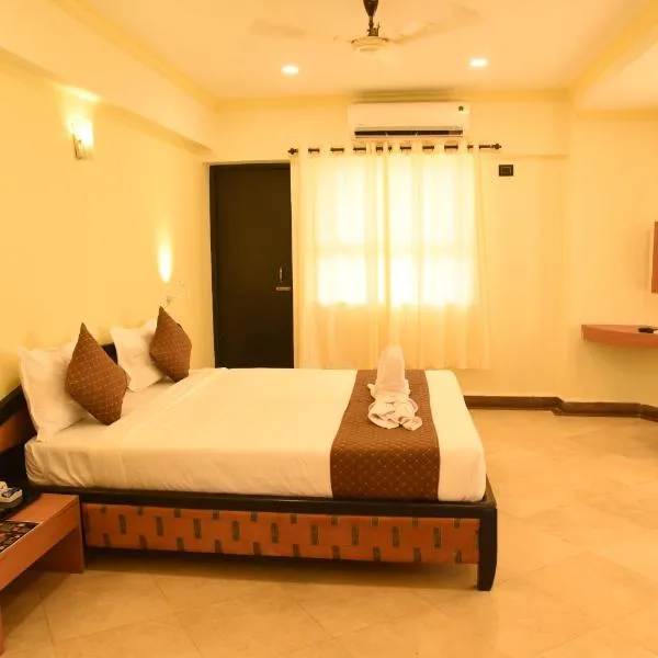 Om Shiv Hotel Formerly The Treat Hotel: Margao şehrinde bir otel