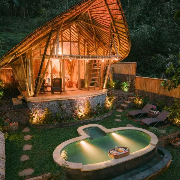 Sunrise hill bamboo house, hotel em Selat