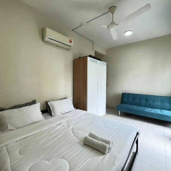 Condo with Pool View by Faizana Homestay, hotel a Nilai