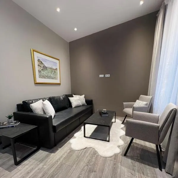 Cozy and modern country apartment with mountain view in Ölfus, hotell i Ölfus