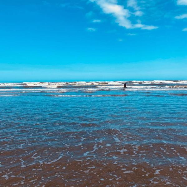Casa de condomínio com Sacada e Vaga, 900m do mar - Foto 2