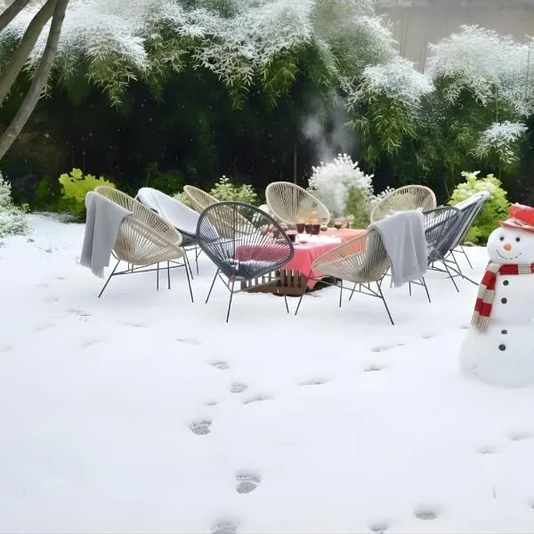 Cottage Mackinley, séjour spacieux et chaleureux, salon de jeux, grande salle à manger, contes,15 pers, Centre Historique, gare TER, viešbutis mieste Aubigny-sur-Nere