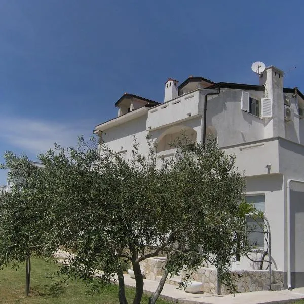 Aventura Baska I apartments、バスカのホテル
