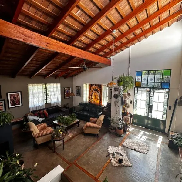 Habitación doble con balcón y pileta en las sierras Unquillo, Hotel in Unquillo