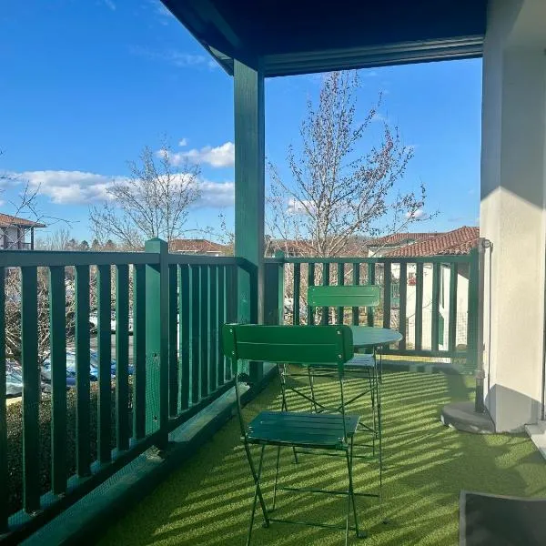 Cure Cambo-les-Bains I Terrasse & PKG I 4PERS: Cambo-les-Bains şehrinde bir otel