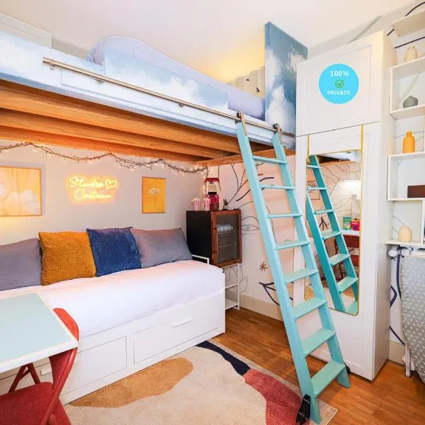 La chambre COCTEAU, hotel v destinaci Asnières-sur-Seine