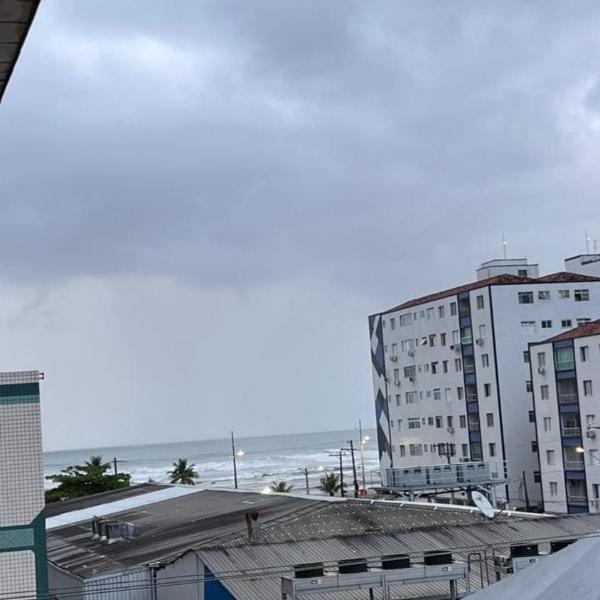 Apt Boqueirão 2min da praia com garagem e wifi - Foto 2