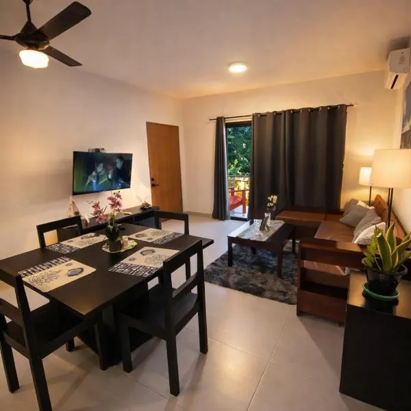 Modern 3 Bedroom Penthouse Apartment with Free Parking, hotel v destinaci San Felipe de Puerto Plata