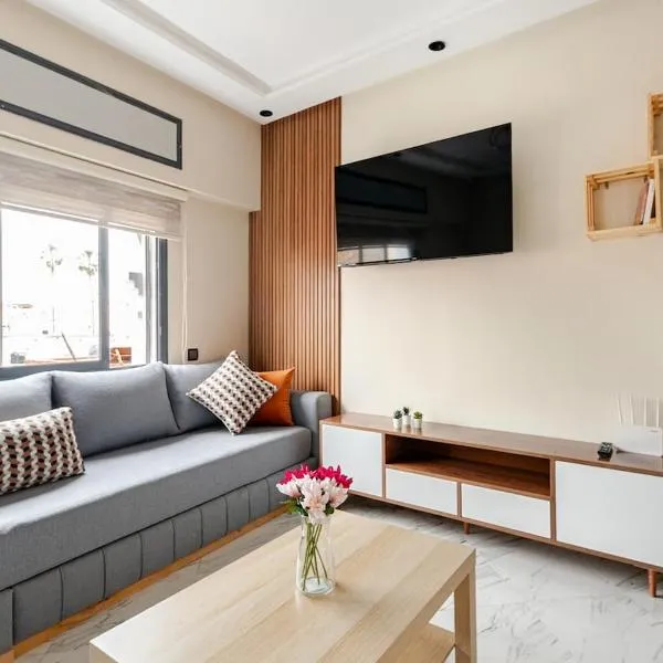 New Apt - Steps to Old City & Beach - Wi-Fi & Desk, hotel v destinaci Džadída