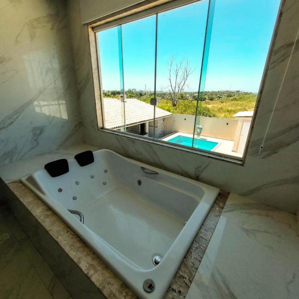 Casa com piscina, hidromassagem e vista para o mar - Foto 2