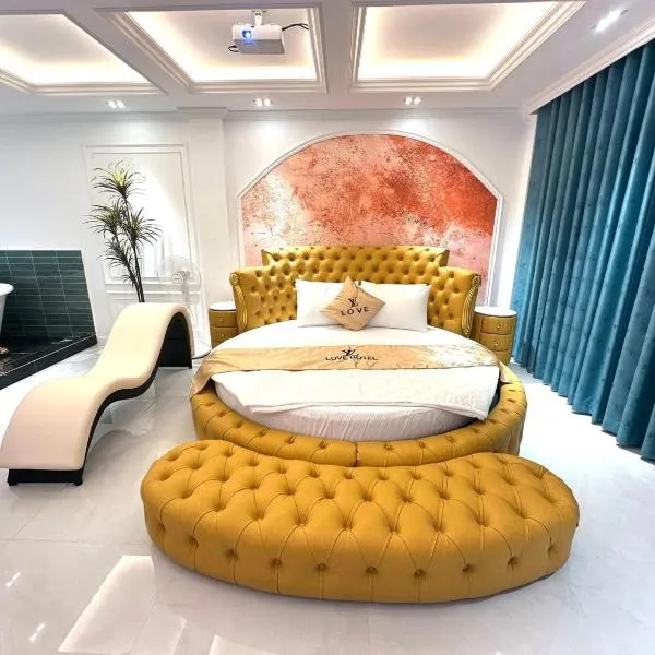 Love Hotel Hóc Môn โรงแรมในโฮจิมินห์ซิตี้