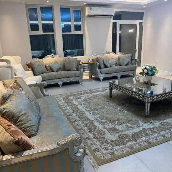 Huge luxury villa stay with private room, hótel í Ajman