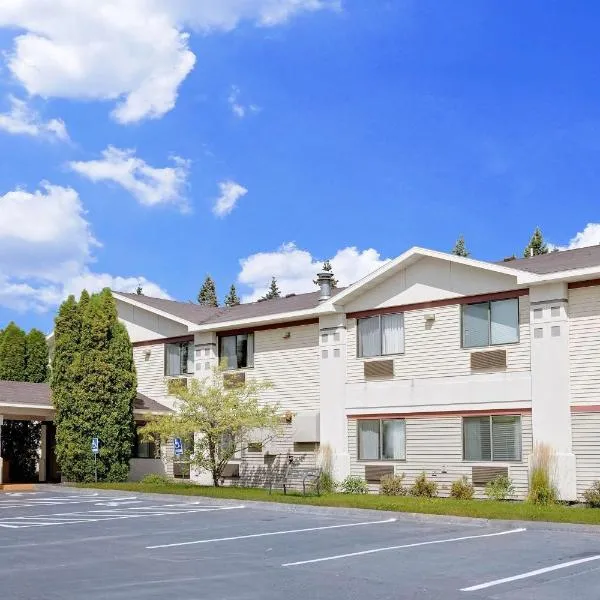 Super 8 by Wyndham Cloquet, отель в городе Клокей