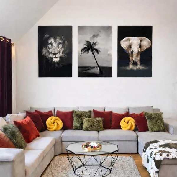 Luxury Loft Duplex Penthouse Of 190m2 & Free Parking !, hotel di Brussel