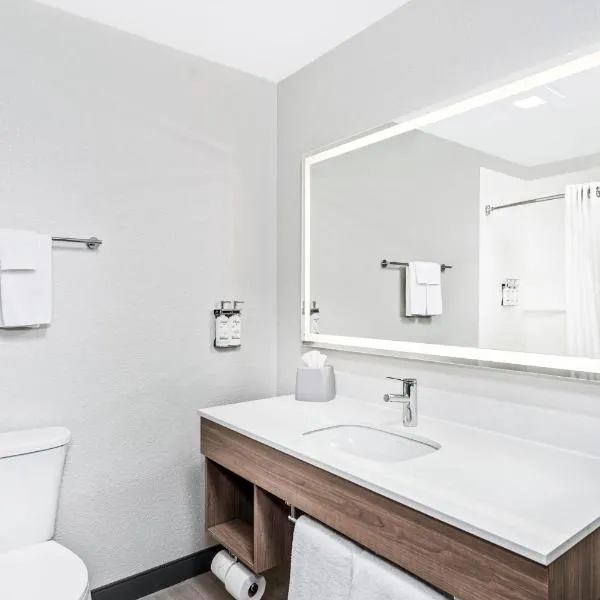 Viesnīca Holiday Inn Express Hotel & Suites Chicago-Algonquin by IHG pilsētā Algonquin