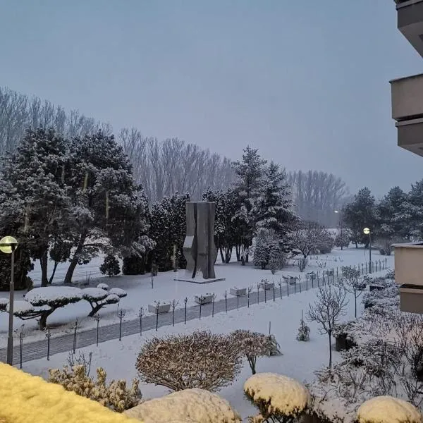 Viesnīca Hotel Park pilsētā Pještjani