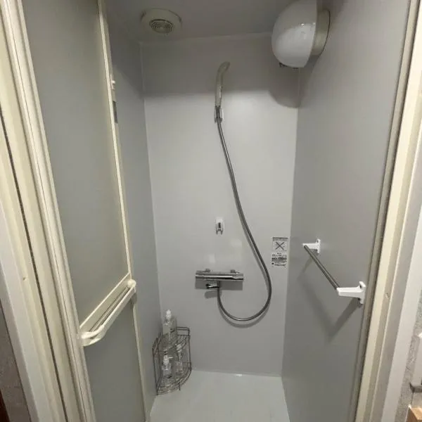 塩浜駅前店おうち二階、四日市市のホテル