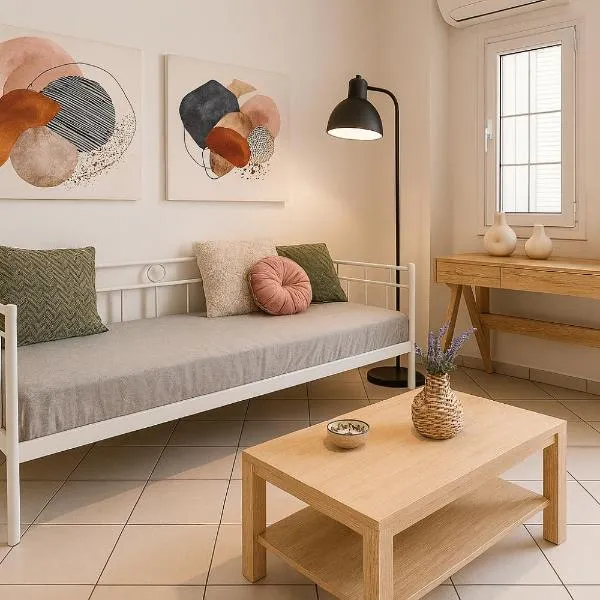 Spacious city center studio with large balcony, hotel v destinaci Heráklion