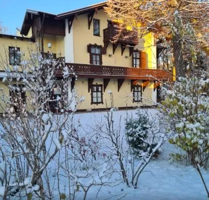 Villa Musik - historical apartments, Baden，巴登的飯店