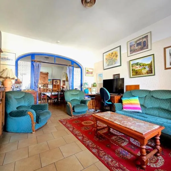Charming house all to yourself, city center, hotel i Nyons