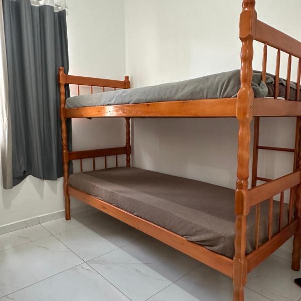 2 Quartos, ar condicionado, cozinha e lavanderia completa, até 2 carros - Foto 2