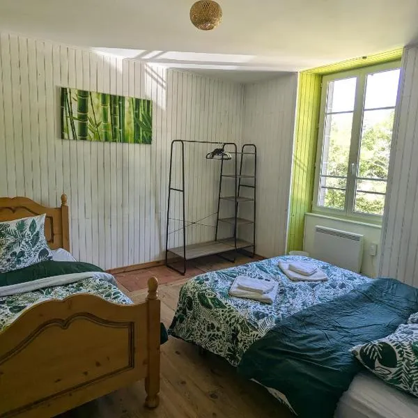 Ferme Équestre Equi'Cantal, hotel em Montboudif