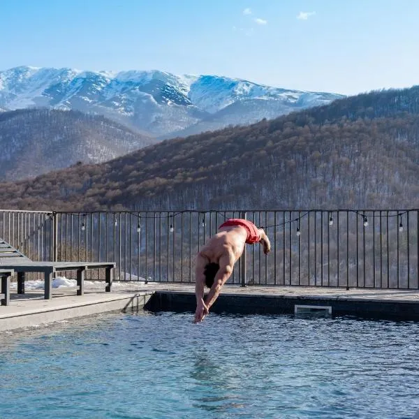 Heating pool villa with forest view, hot tube, cinema and PlayStation, Hotel in Dilidschan