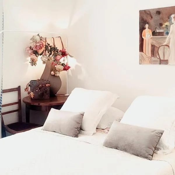 PARIS AUTHENTIC HOUSE Entier 1920's House, For Groups, Métro Line 7 station Porte d'Ivry, hotel a París