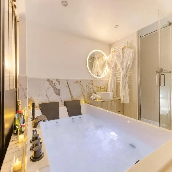 Premium Spa Suite Jacuzzi Hot Tub Massage Chair near Paris Eiffel Tower-Stade de France-CDG Airport, hotel i Drancy